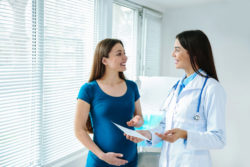 Como escolher um obstetra: dicas práticas