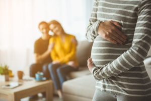 “Barriga de aluguel”: conheça as regras e leis da barriga solidária no Brasil