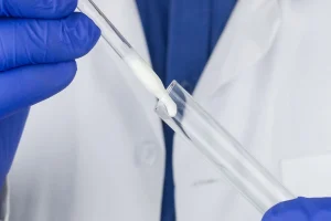 A idade do doador de sêmen influencia os resultados da FIV?